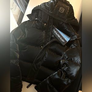 ARITZIA Super Puff Shorty Liquid Shine Black XS